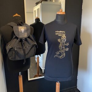 Black Shirt Super Gold Gekko print