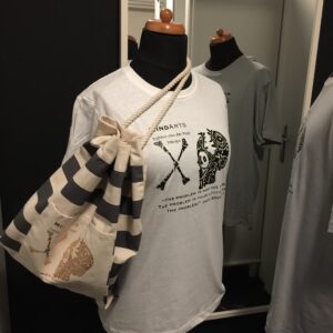 White/wit Pirates shirt